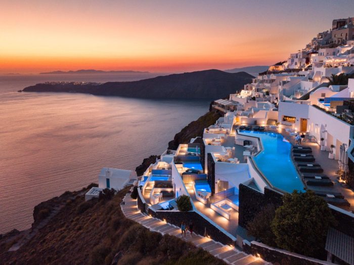 Hotels in Santorini with infinity pools